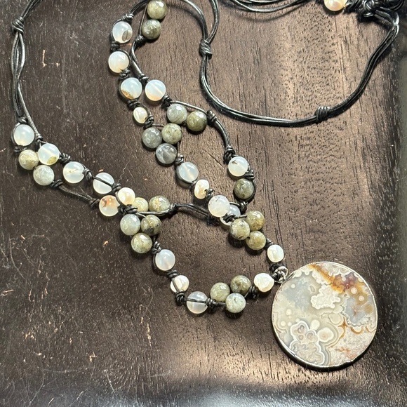 Beautiful Boho Faux Turquoise Agate Beaded Cord Layered Pendant Necklace - Picture 1 of 3